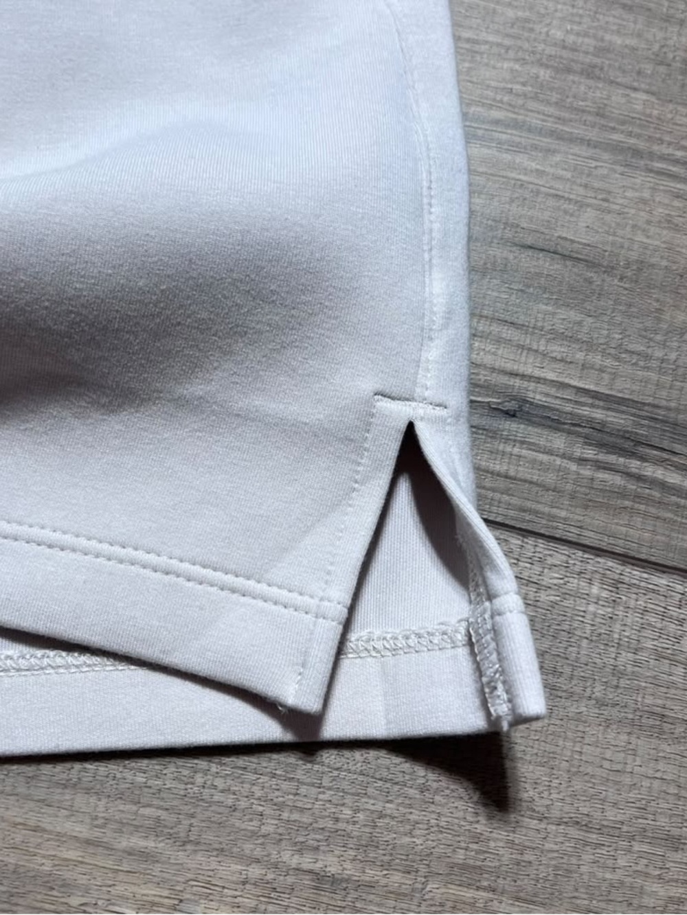 Nike Womens 24.7 Impossiblysoft Mid-Rise Loose 4” Shorts Size XL Light Cream - Picture 5 of 16
